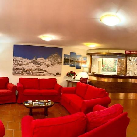 Cervinia Due Aparthotel Бройл-Червиня Екстериор снимка