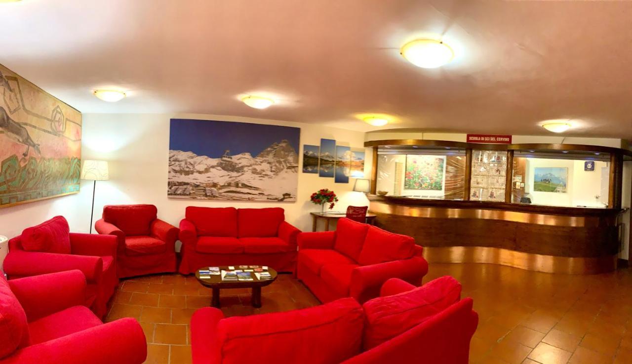 Cervinia Due Aparthotel Бройл-Червиня Екстериор снимка