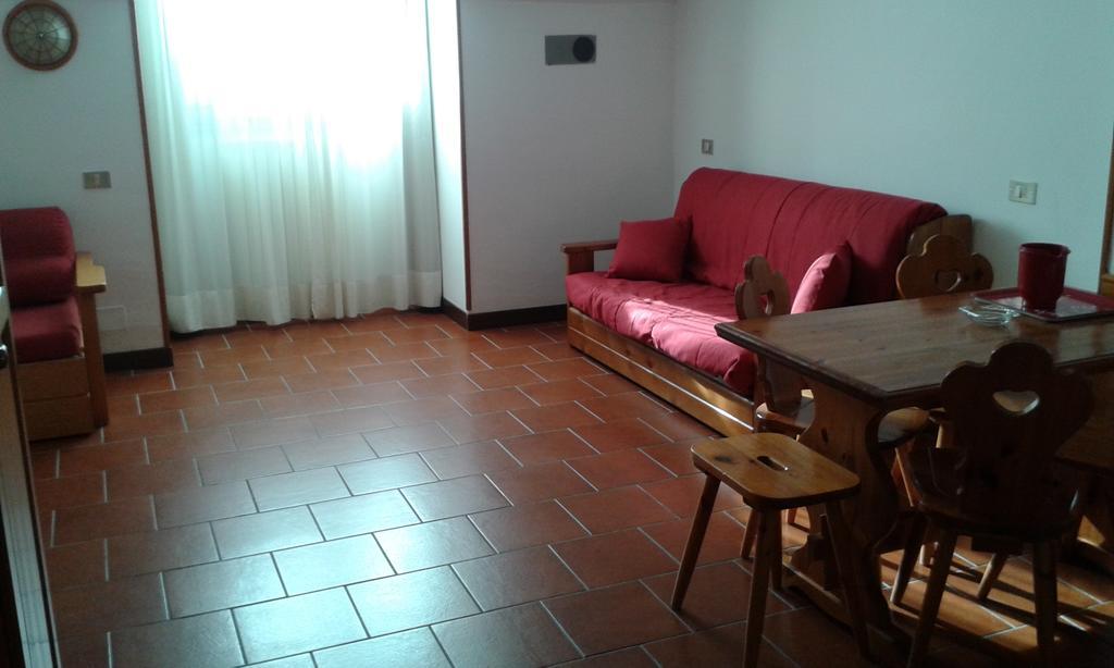 Cervinia Due Aparthotel Бройл-Червиня Стая снимка